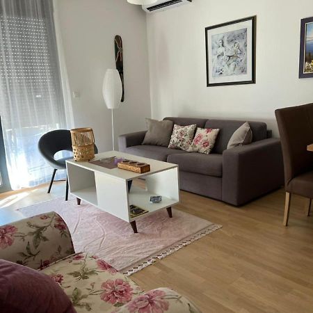 포드고리차 Lovely Pink Flat 아파트 외부 사진